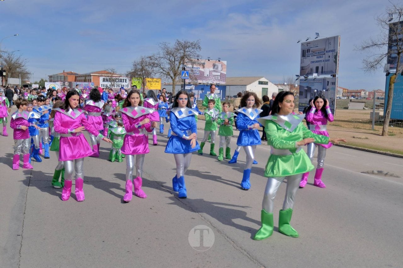 El Desfile Escolar llena de alegría y color las calles de Tomelloso