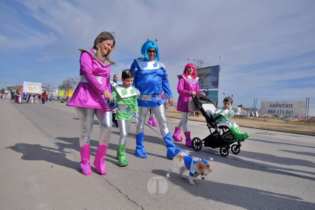 El Desfile Escolar llena de alegría y color las calles de Tomelloso