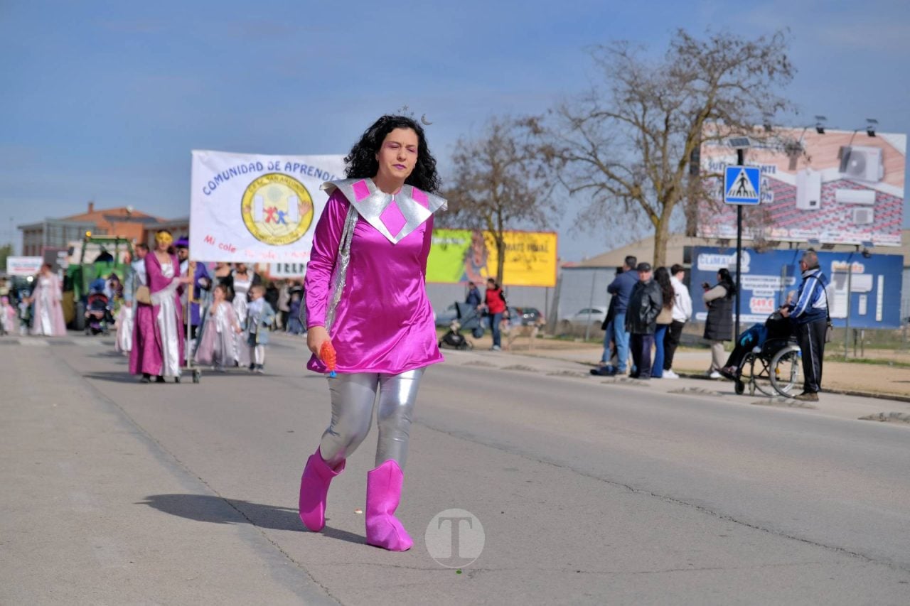 El Desfile Escolar llena de alegría y color las calles de Tomelloso