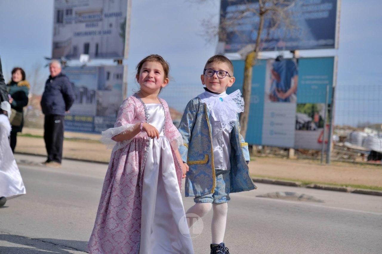 El Desfile Escolar llena de alegría y color las calles de Tomelloso