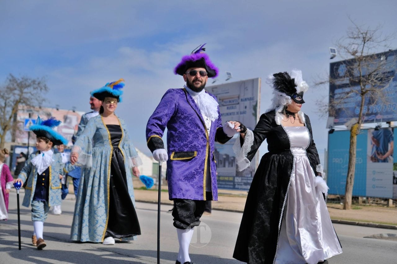 El Desfile Escolar llena de alegría y color las calles de Tomelloso