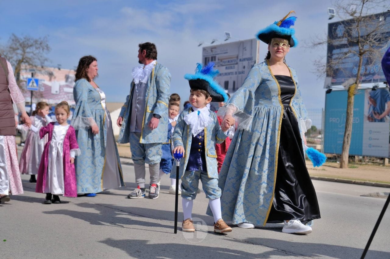 El Desfile Escolar llena de alegría y color las calles de Tomelloso