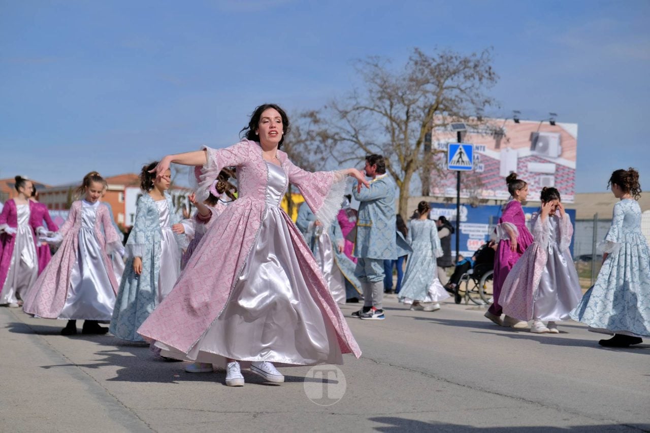 El Desfile Escolar llena de alegría y color las calles de Tomelloso