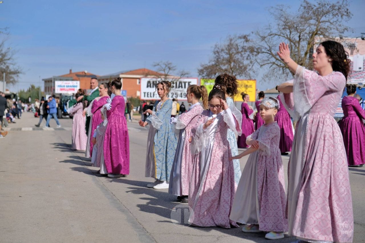 El Desfile Escolar llena de alegría y color las calles de Tomelloso