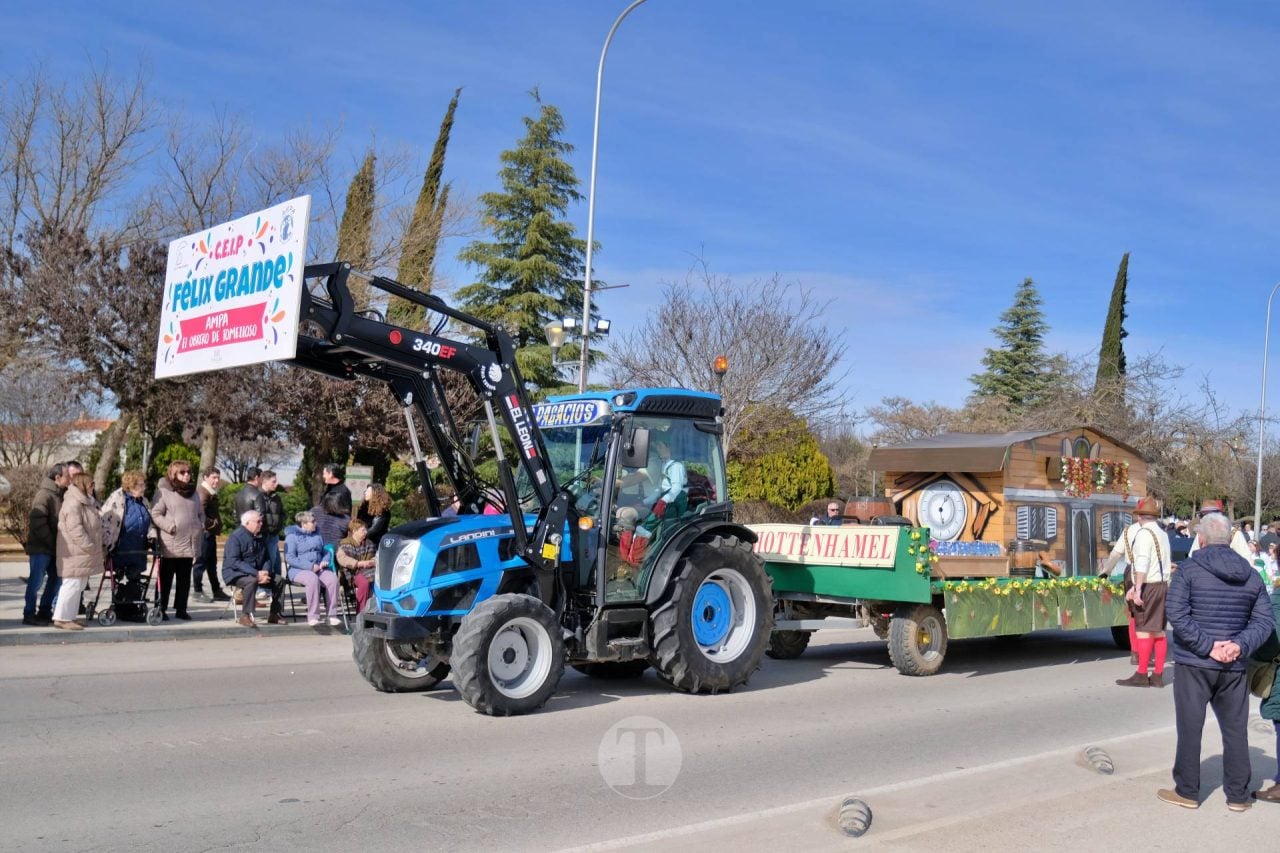 El Desfile Escolar llena de alegría y color las calles de Tomelloso