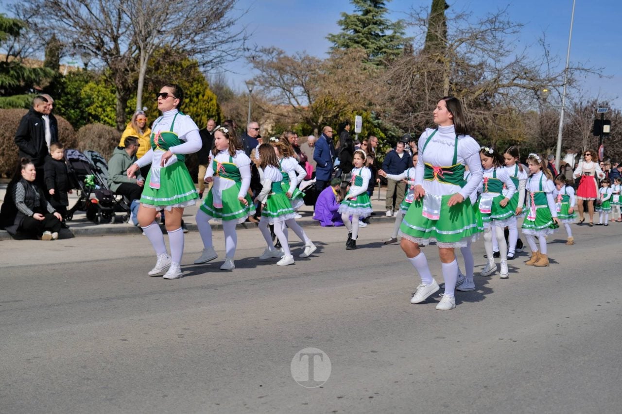 El Desfile Escolar llena de alegría y color las calles de Tomelloso