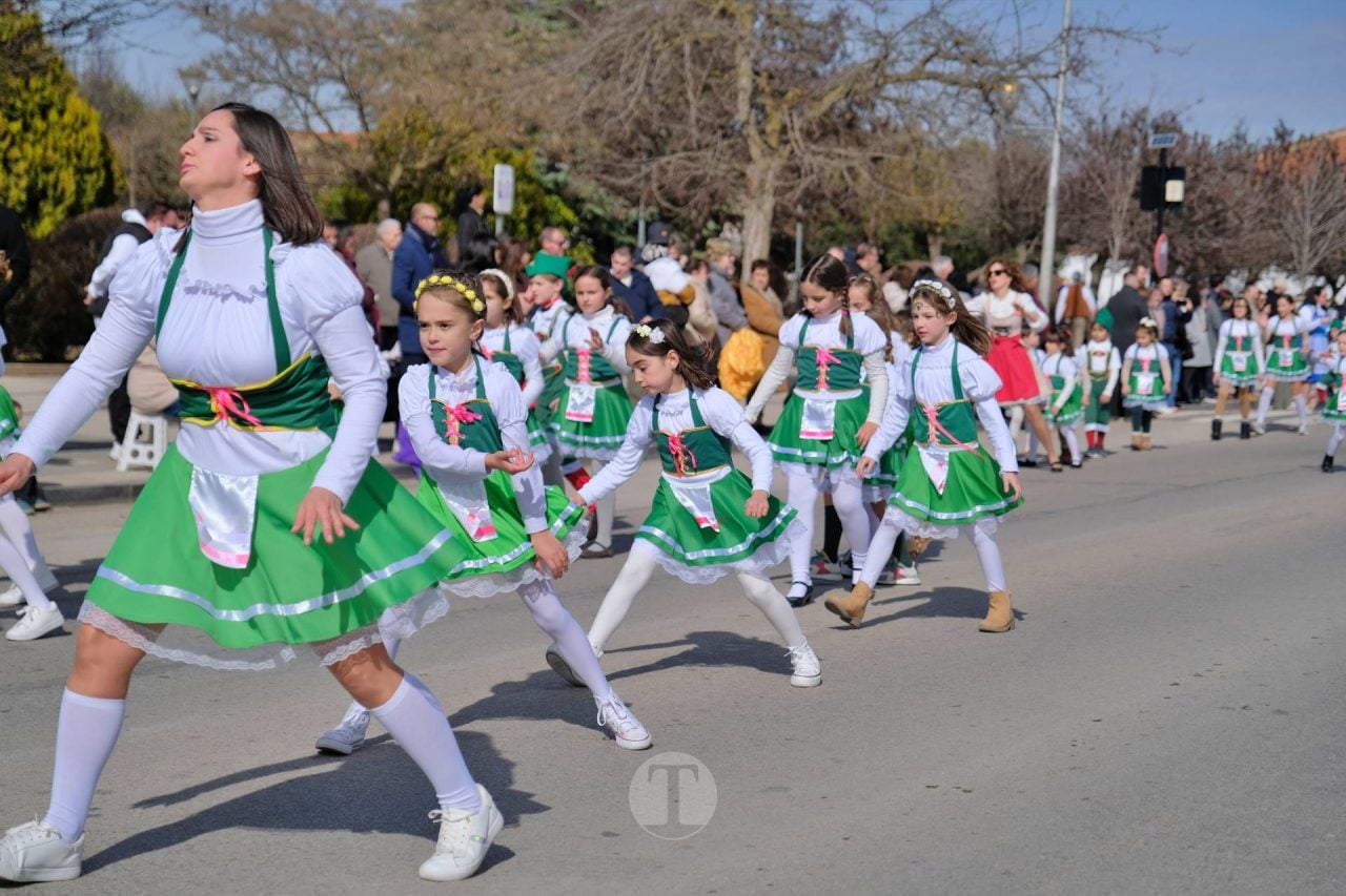 El Desfile Escolar llena de alegría y color las calles de Tomelloso