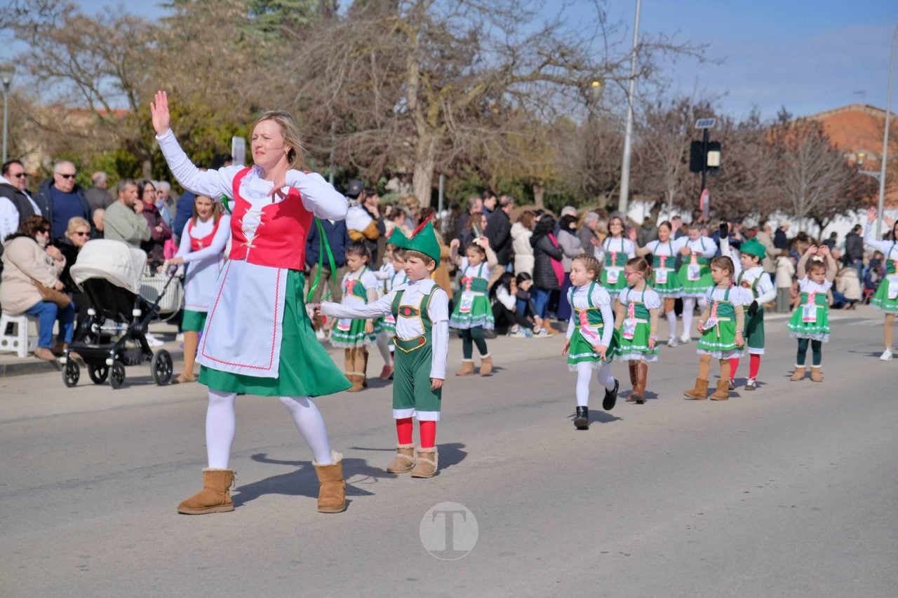 El Desfile Escolar llena de alegría y color las calles de Tomelloso