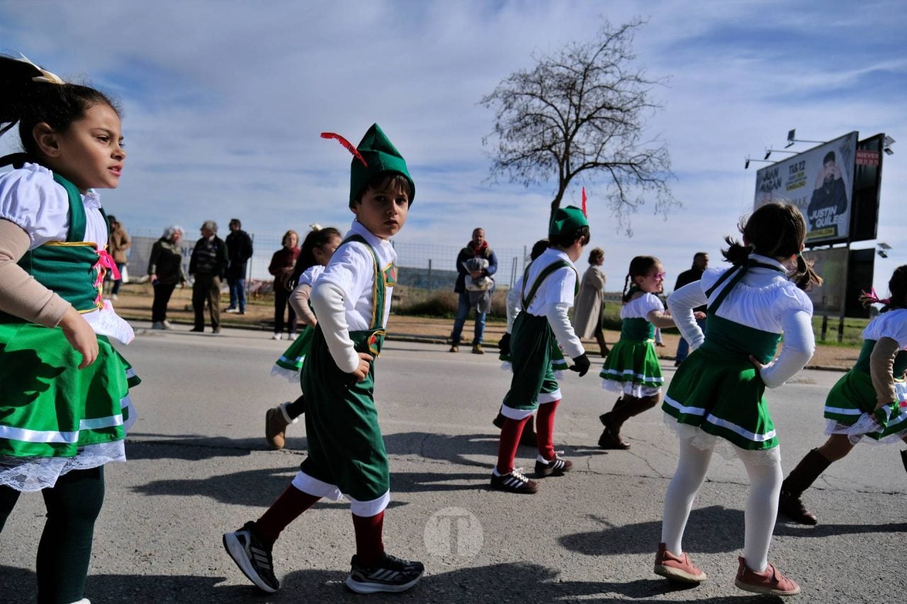 El Desfile Escolar llena de alegría y color las calles de Tomelloso