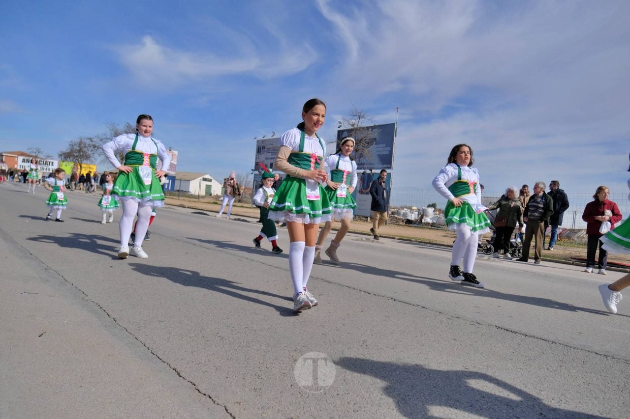 El Desfile Escolar llena de alegría y color las calles de Tomelloso