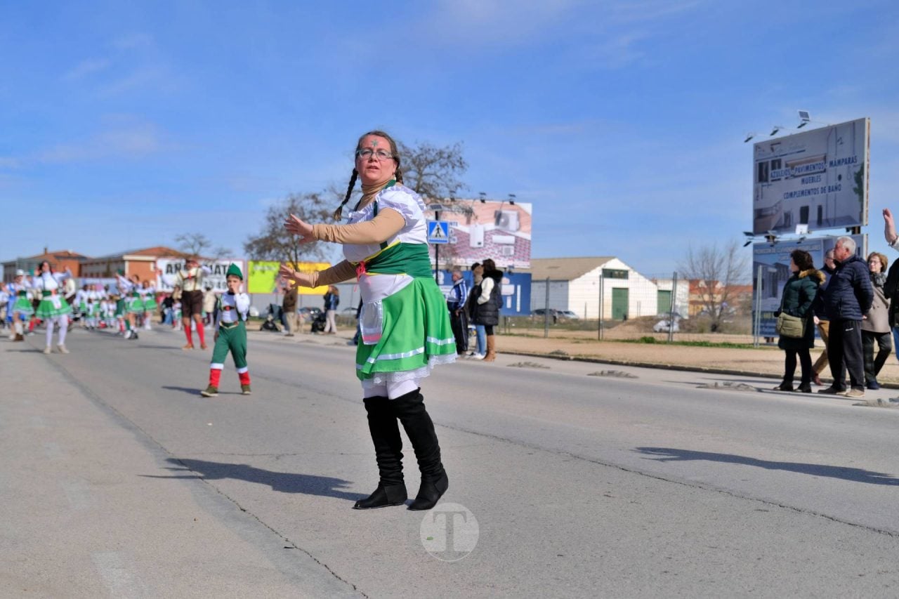 El Desfile Escolar llena de alegría y color las calles de Tomelloso