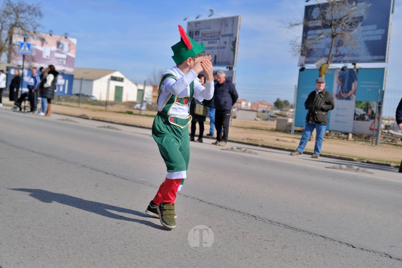 El Desfile Escolar llena de alegría y color las calles de Tomelloso
