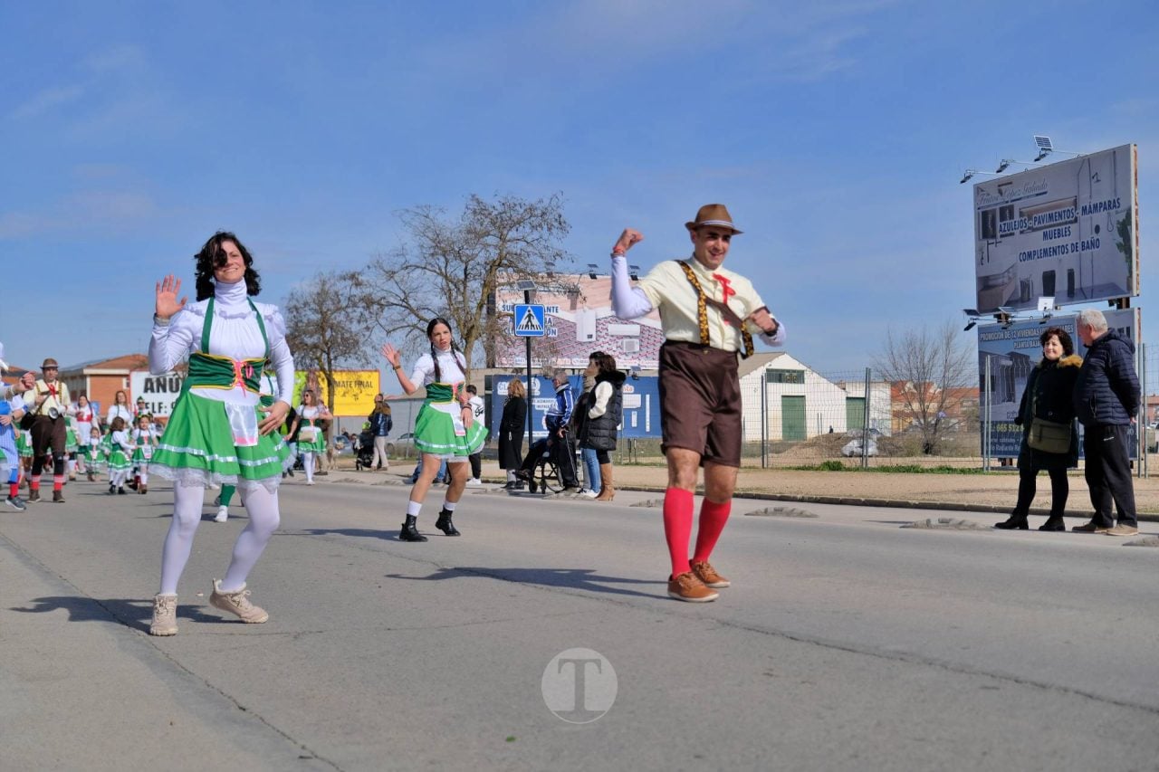 El Desfile Escolar llena de alegría y color las calles de Tomelloso