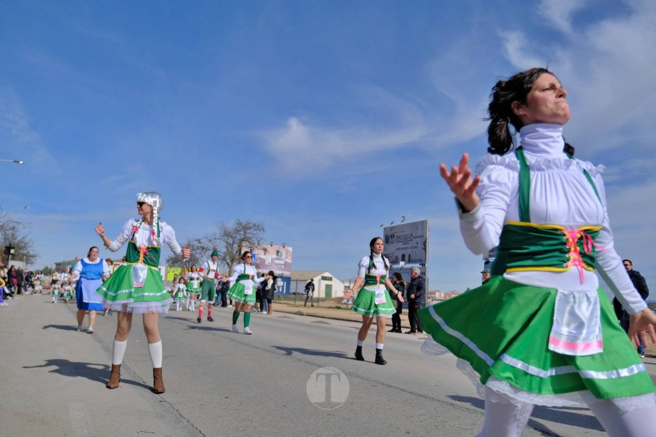El Desfile Escolar llena de alegría y color las calles de Tomelloso