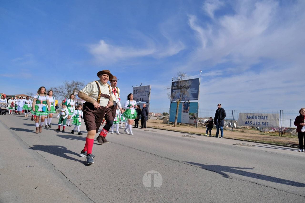 El Desfile Escolar llena de alegría y color las calles de Tomelloso