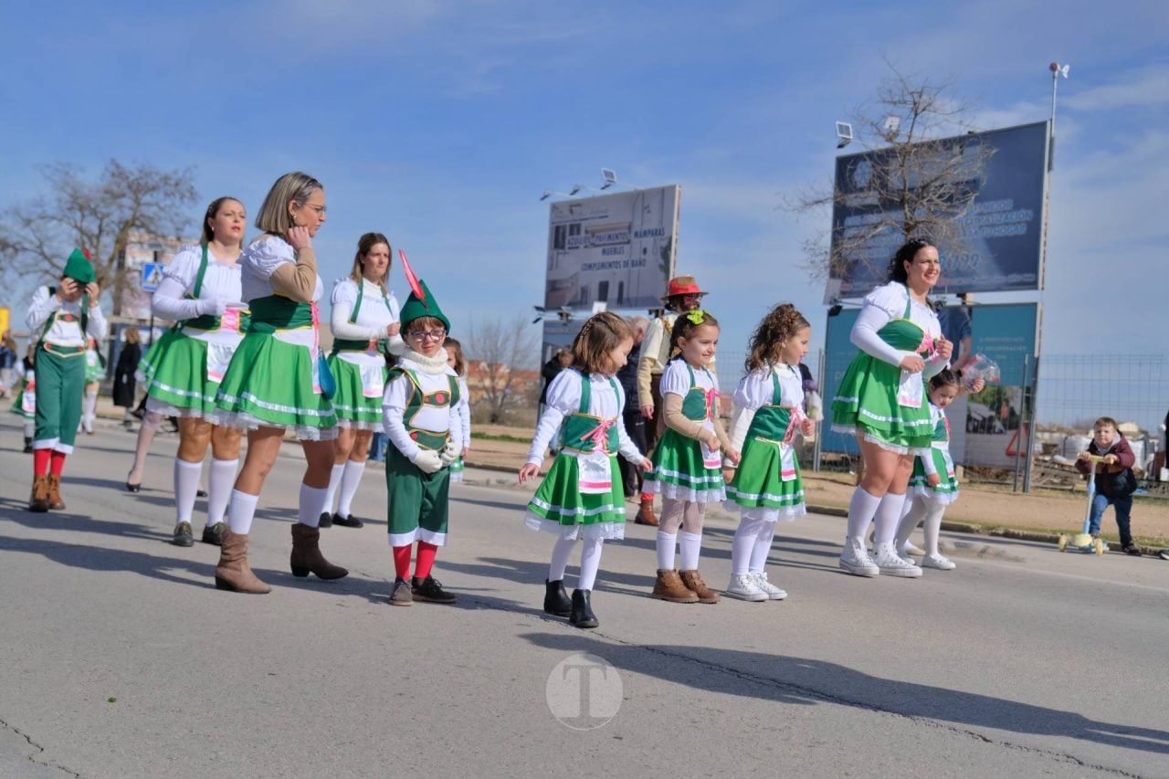 El Desfile Escolar llena de alegría y color las calles de Tomelloso