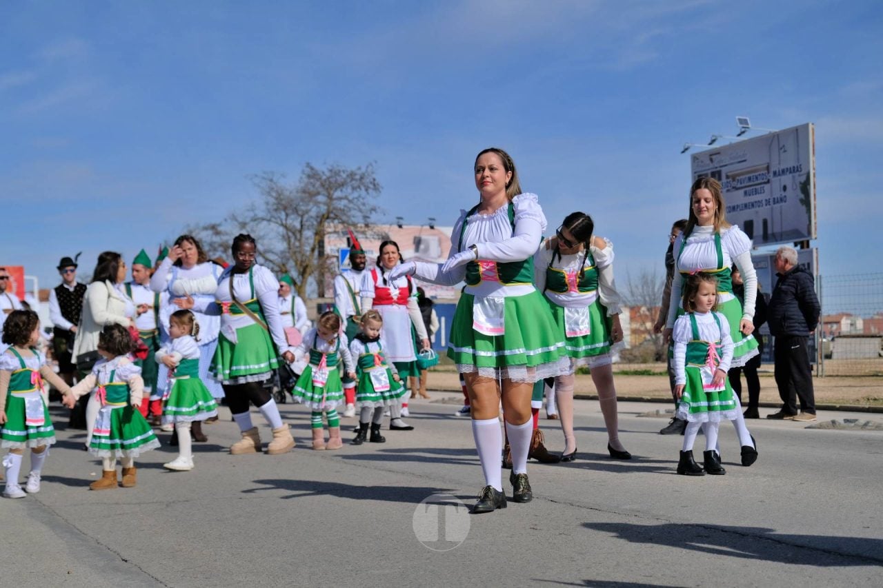 El Desfile Escolar llena de alegría y color las calles de Tomelloso