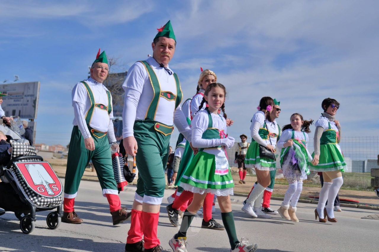 El Desfile Escolar llena de alegría y color las calles de Tomelloso