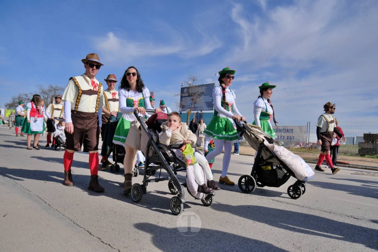 El Desfile Escolar llena de alegría y color las calles de Tomelloso