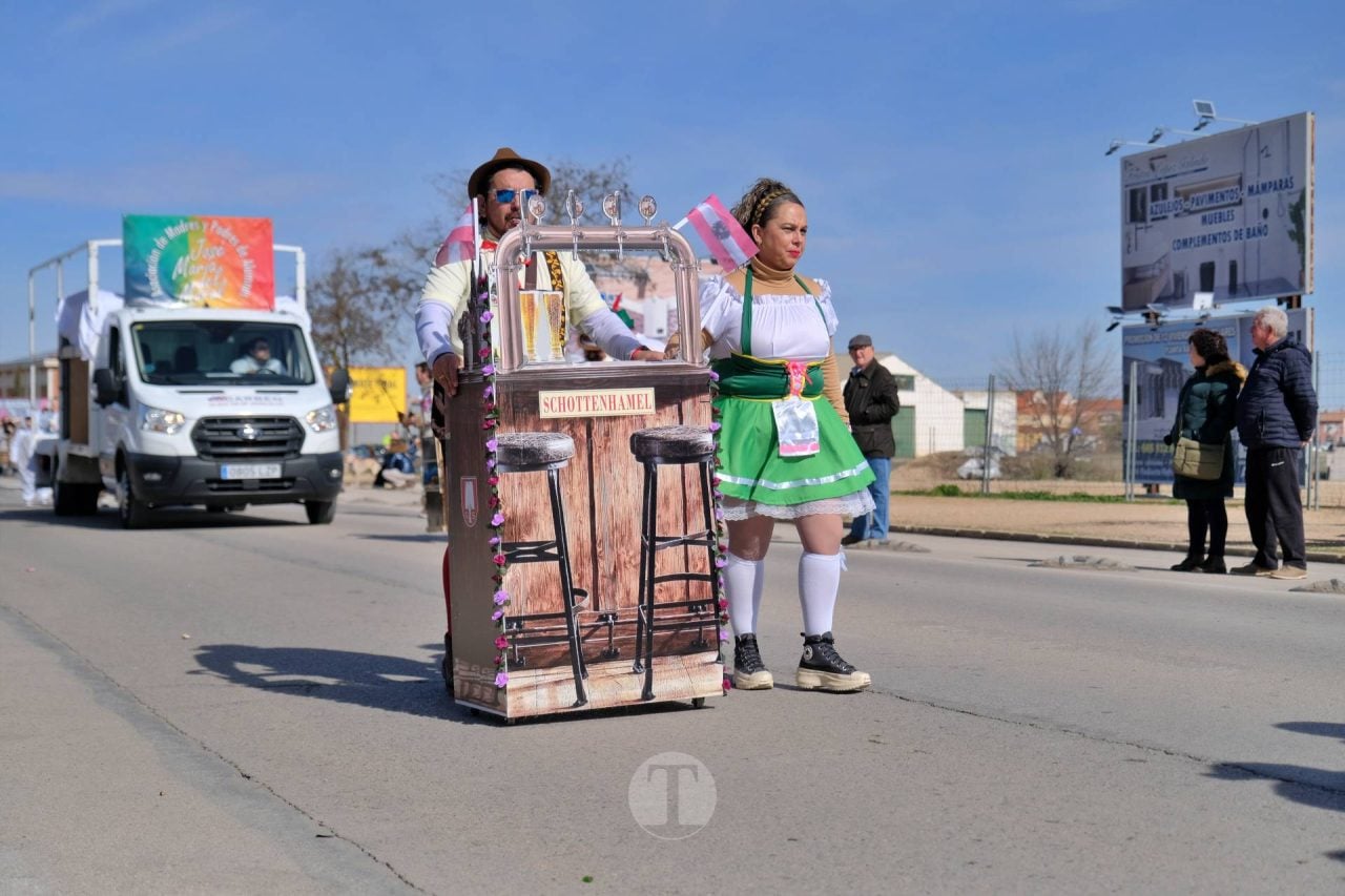El Desfile Escolar llena de alegría y color las calles de Tomelloso