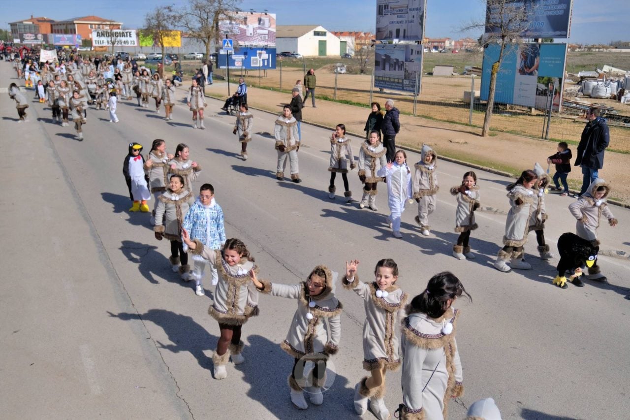 El Desfile Escolar llena de alegría y color las calles de Tomelloso