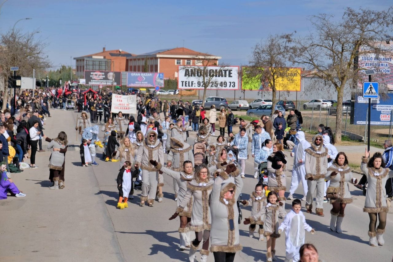 El Desfile Escolar llena de alegría y color las calles de Tomelloso