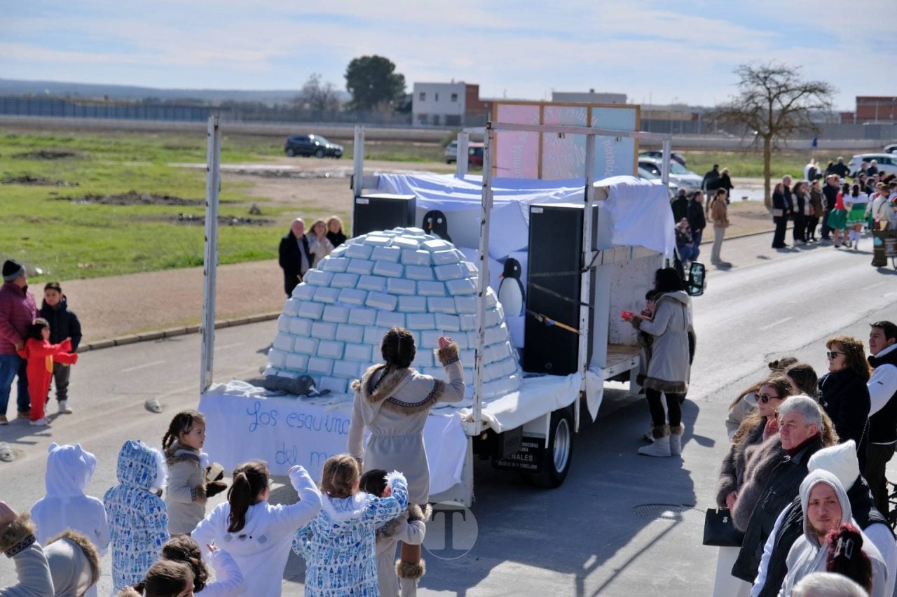 El Desfile Escolar llena de alegría y color las calles de Tomelloso