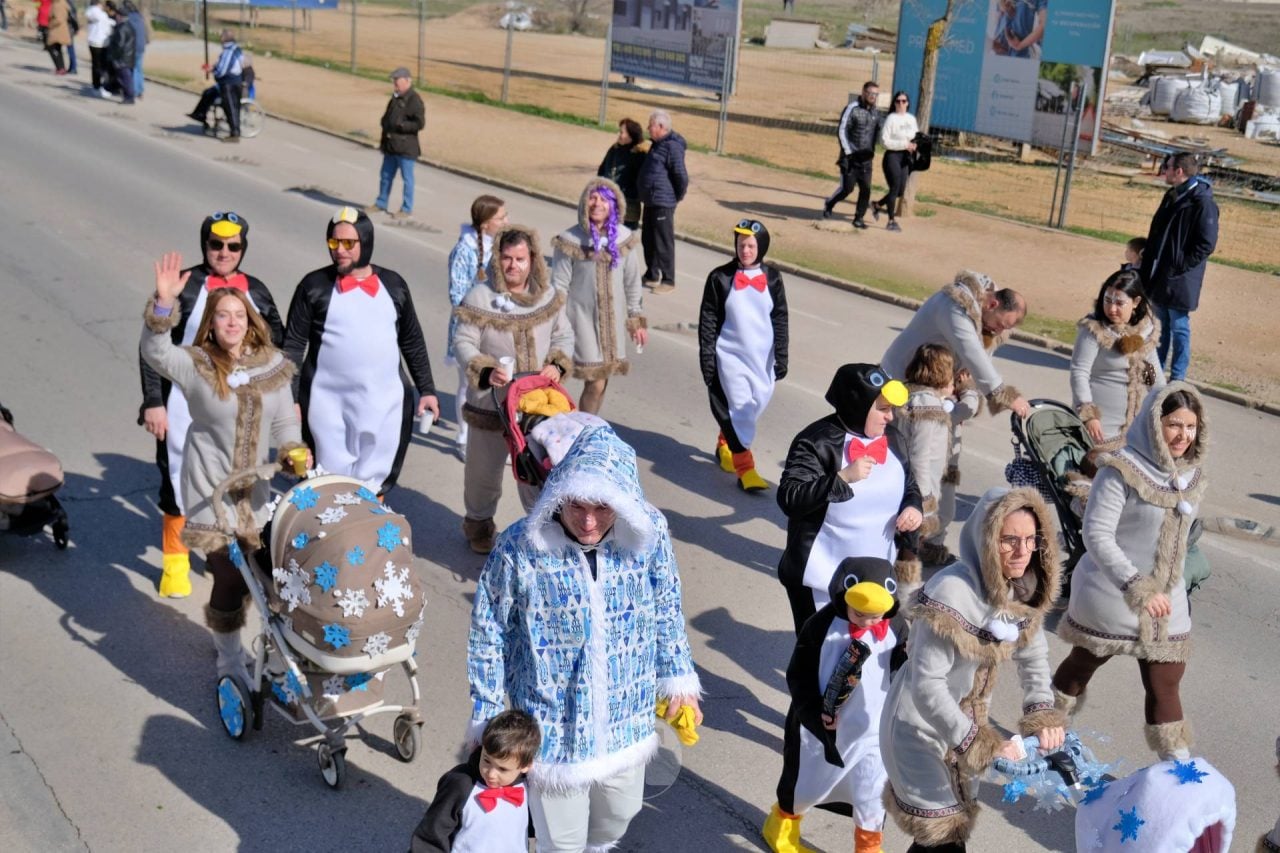 El Desfile Escolar llena de alegría y color las calles de Tomelloso