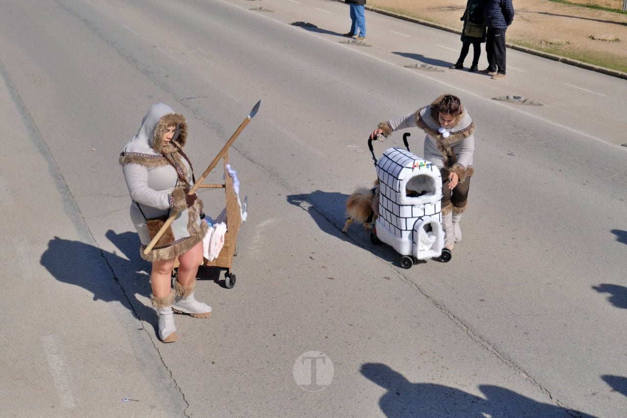 El Desfile Escolar llena de alegría y color las calles de Tomelloso