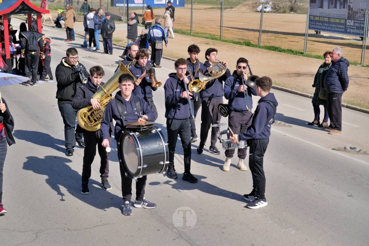 El Desfile Escolar llena de alegría y color las calles de Tomelloso
