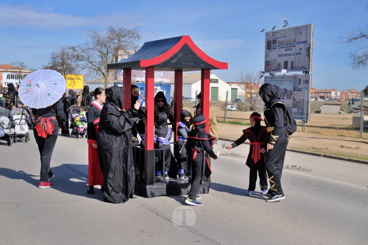 El Desfile Escolar llena de alegría y color las calles de Tomelloso
