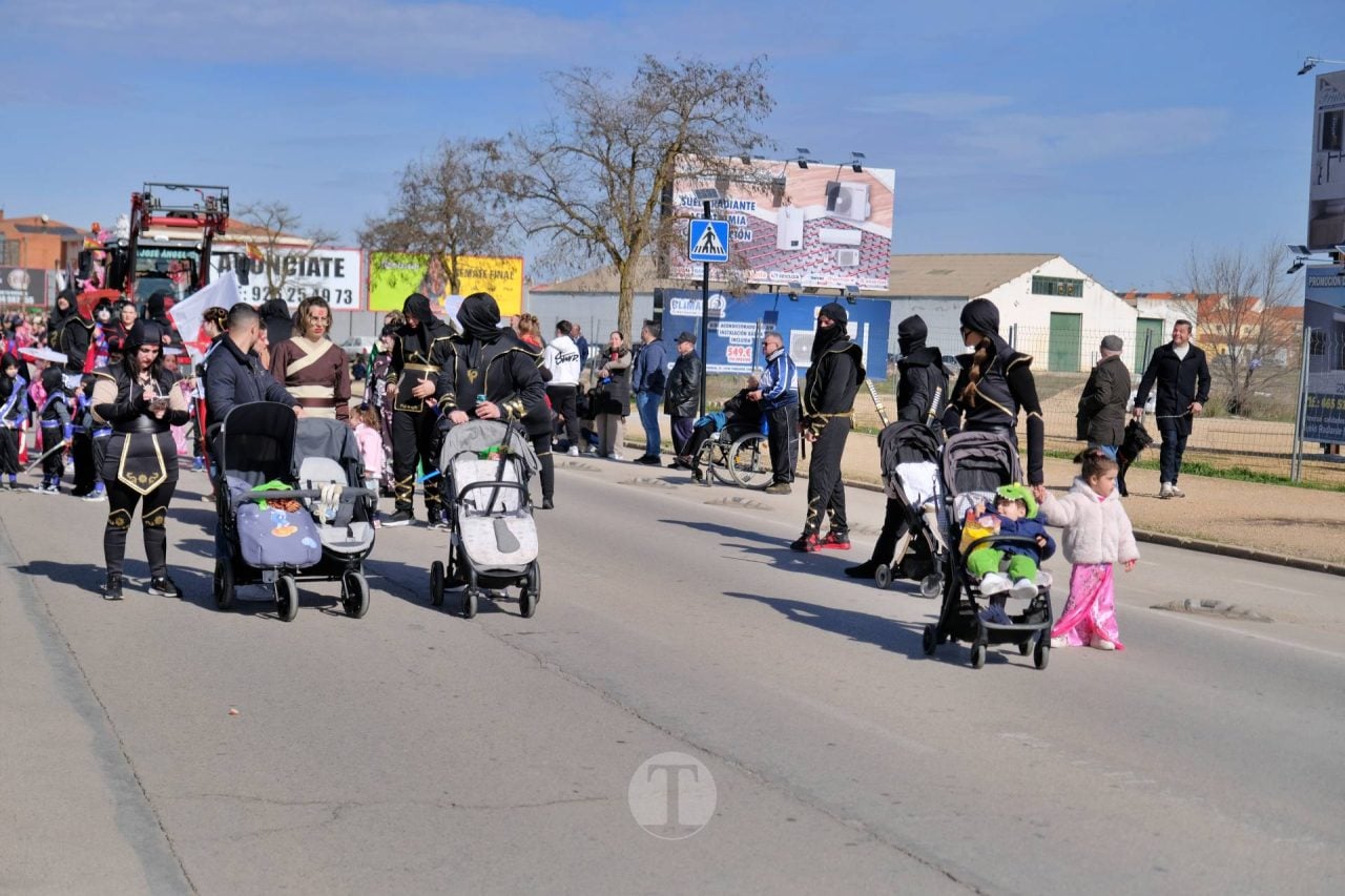 El Desfile Escolar llena de alegría y color las calles de Tomelloso