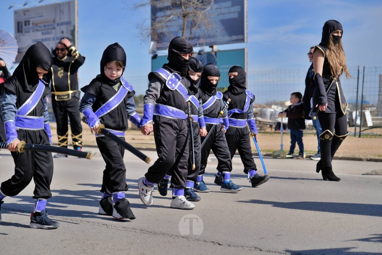 El Desfile Escolar llena de alegría y color las calles de Tomelloso