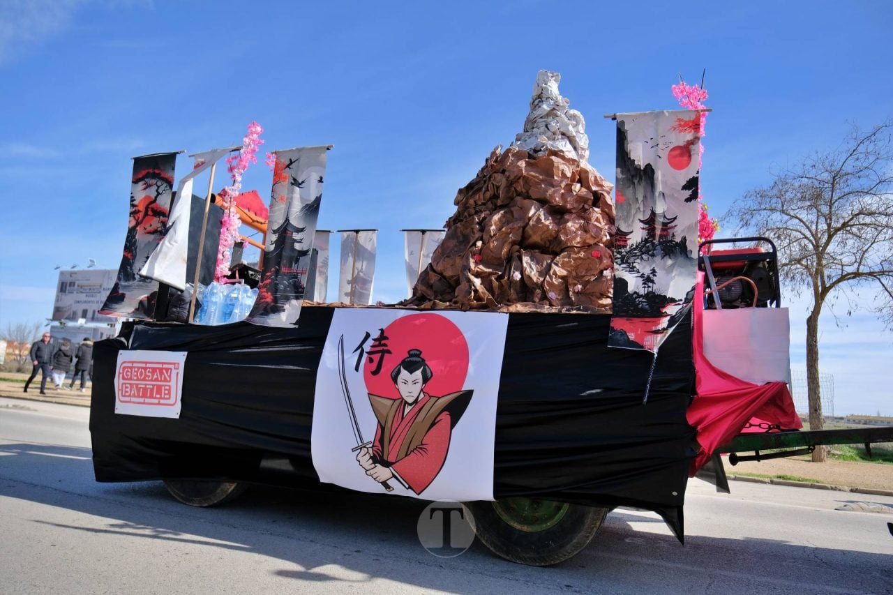 El Desfile Escolar llena de alegría y color las calles de Tomelloso