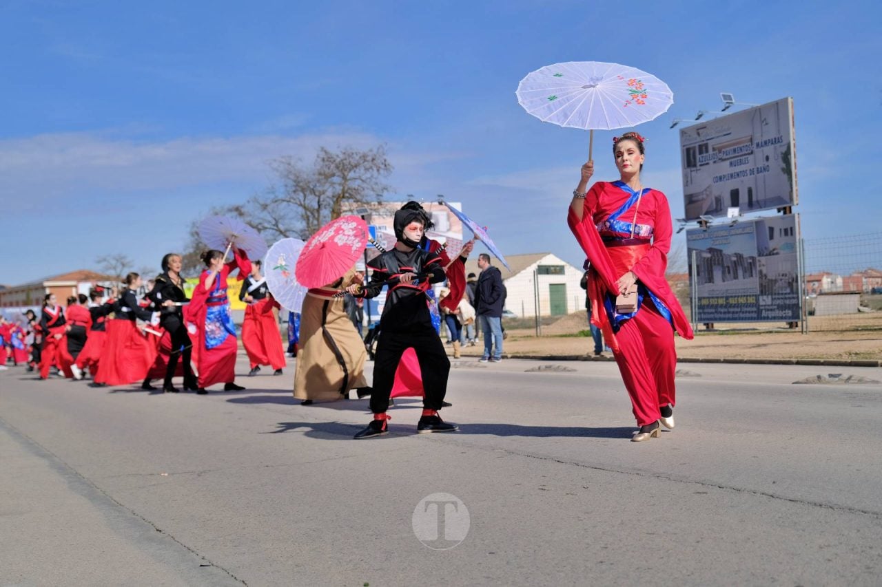 El Desfile Escolar llena de alegría y color las calles de Tomelloso