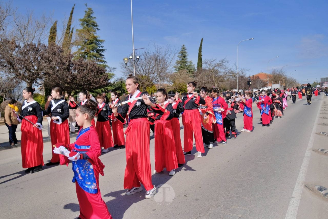 El Desfile Escolar llena de alegría y color las calles de Tomelloso