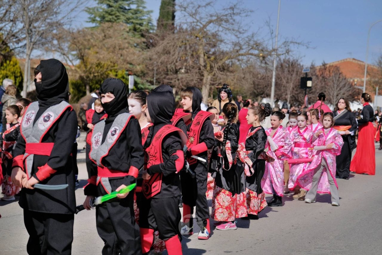 El Desfile Escolar llena de alegría y color las calles de Tomelloso