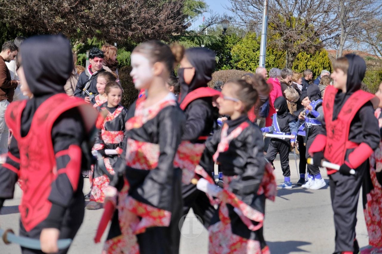 El Desfile Escolar llena de alegría y color las calles de Tomelloso