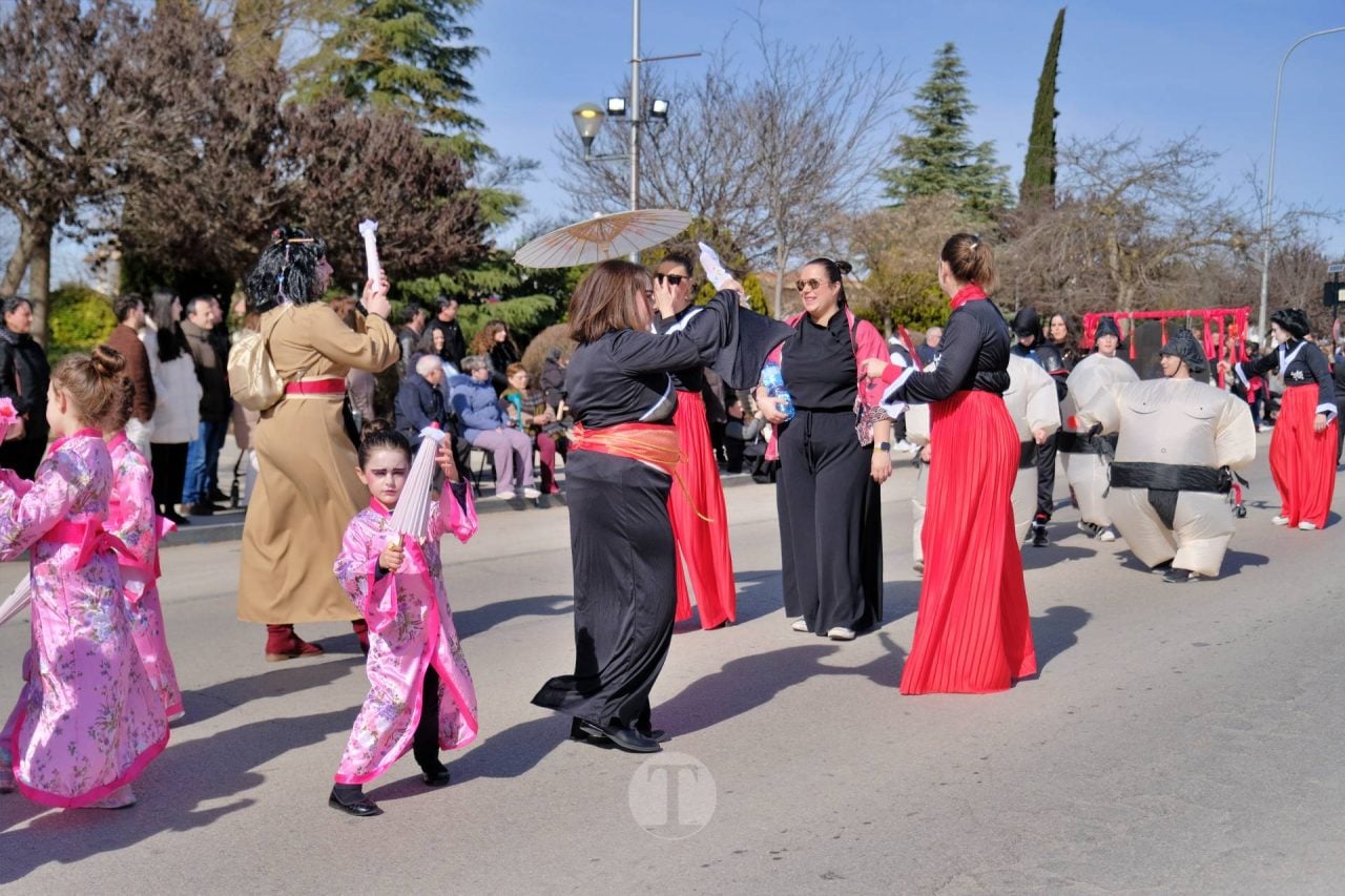 El Desfile Escolar llena de alegría y color las calles de Tomelloso