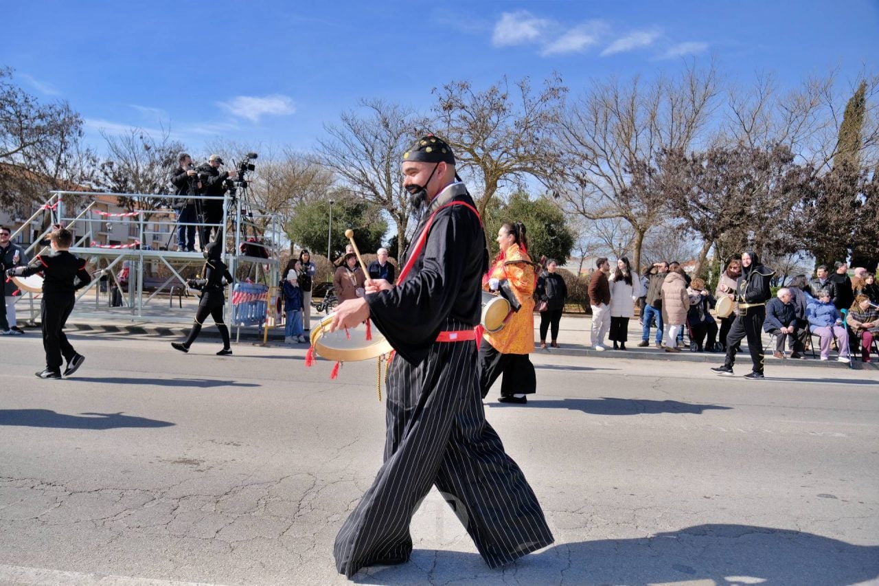El Desfile Escolar llena de alegría y color las calles de Tomelloso