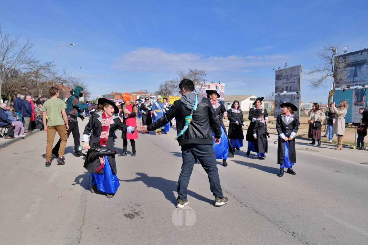 El Desfile Escolar llena de alegría y color las calles de Tomelloso
