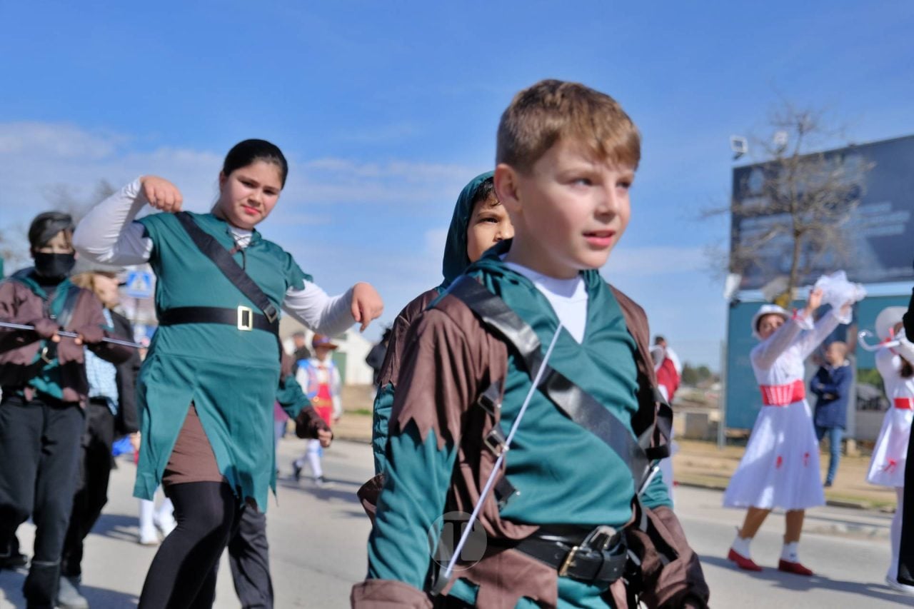 El Desfile Escolar llena de alegría y color las calles de Tomelloso