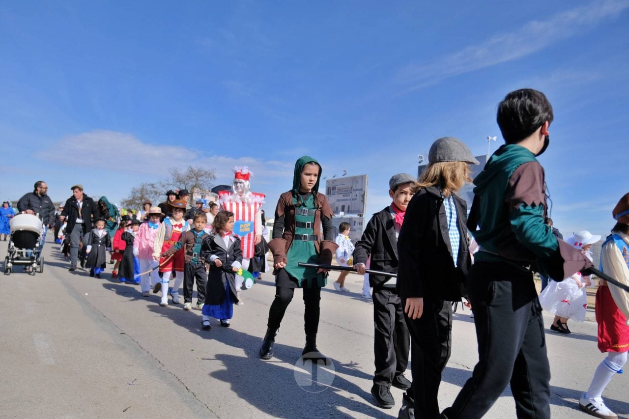 El Desfile Escolar llena de alegría y color las calles de Tomelloso