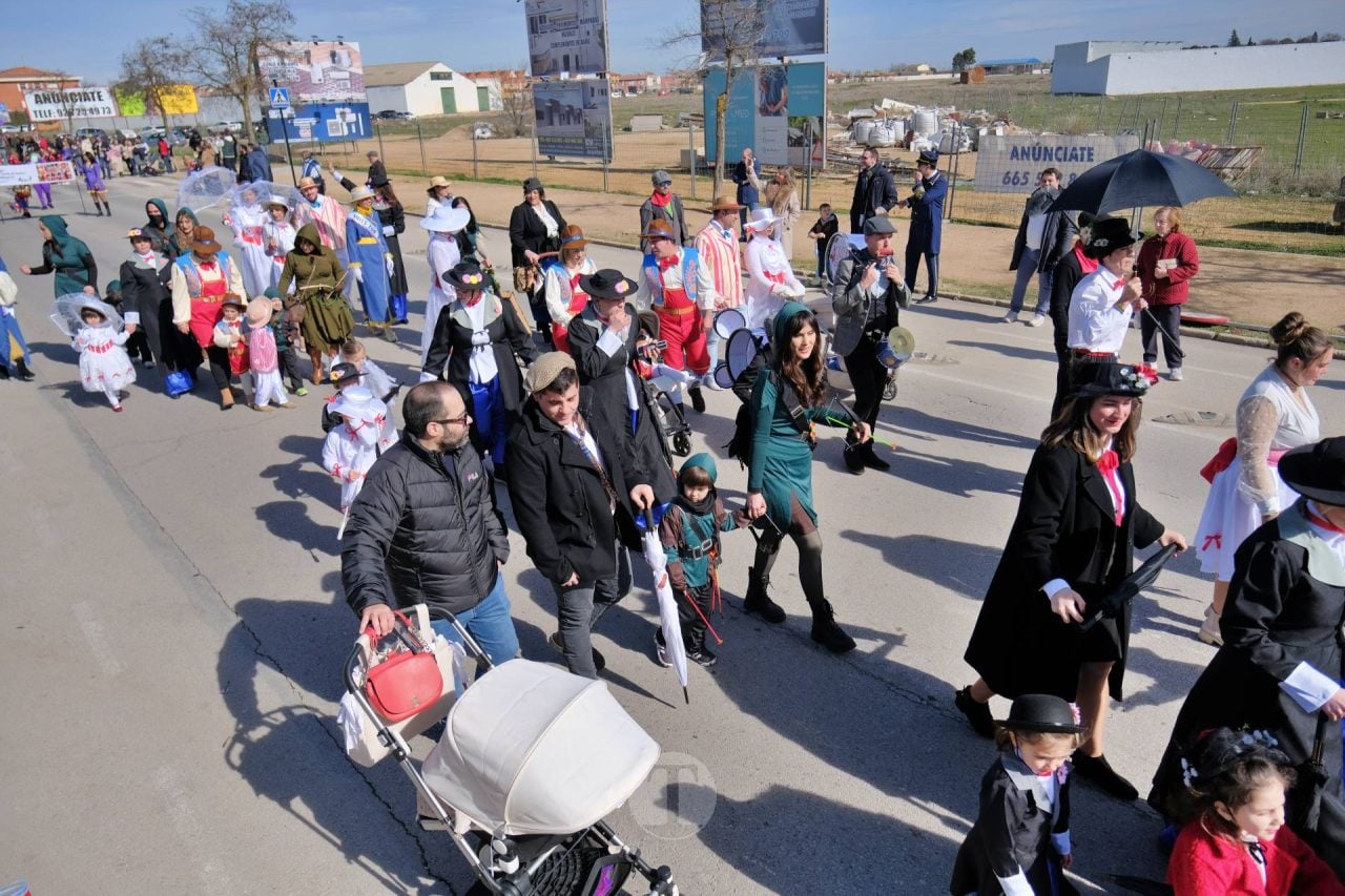 El Desfile Escolar llena de alegría y color las calles de Tomelloso
