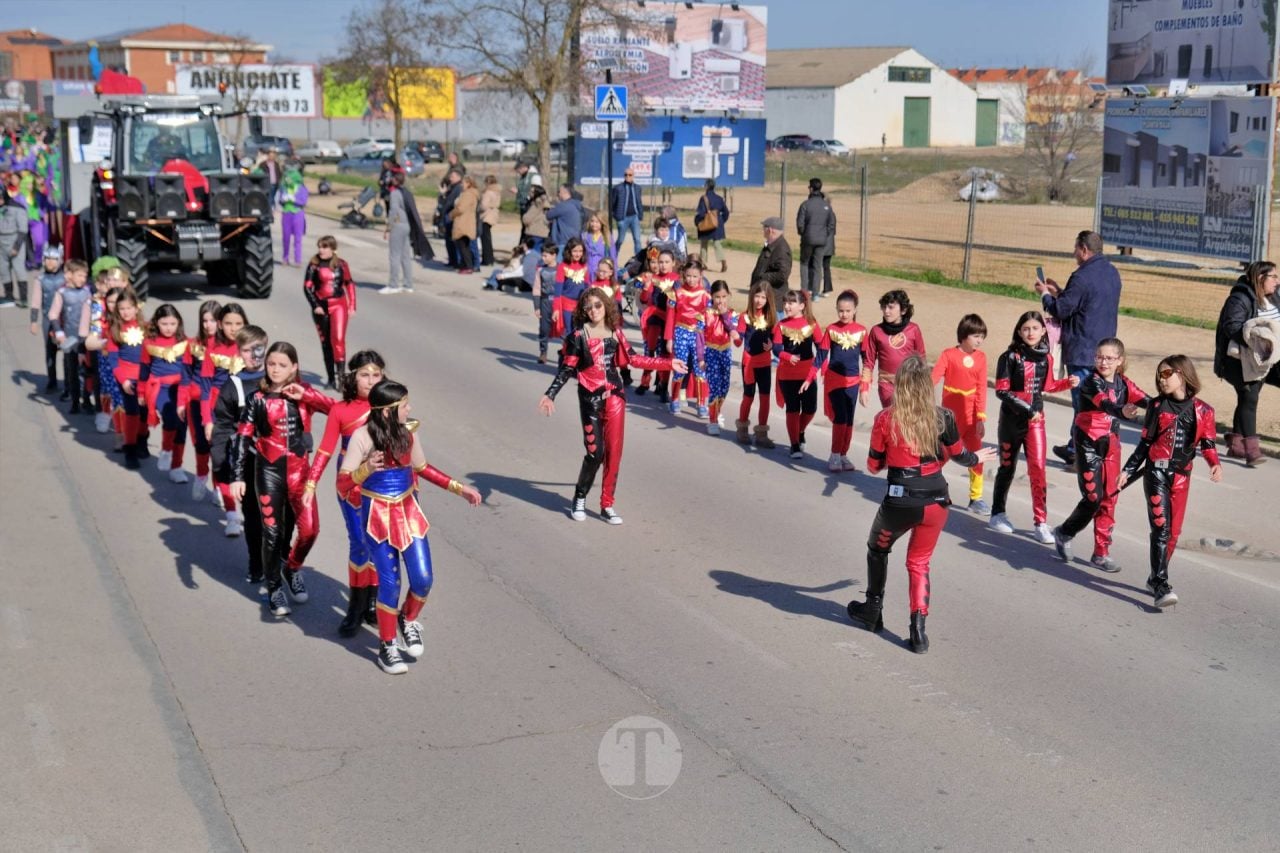 El Desfile Escolar llena de alegría y color las calles de Tomelloso