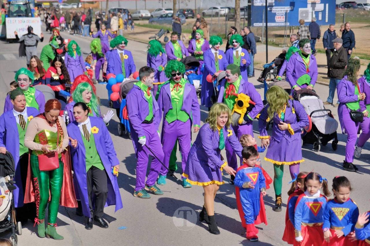 El Desfile Escolar llena de alegría y color las calles de Tomelloso