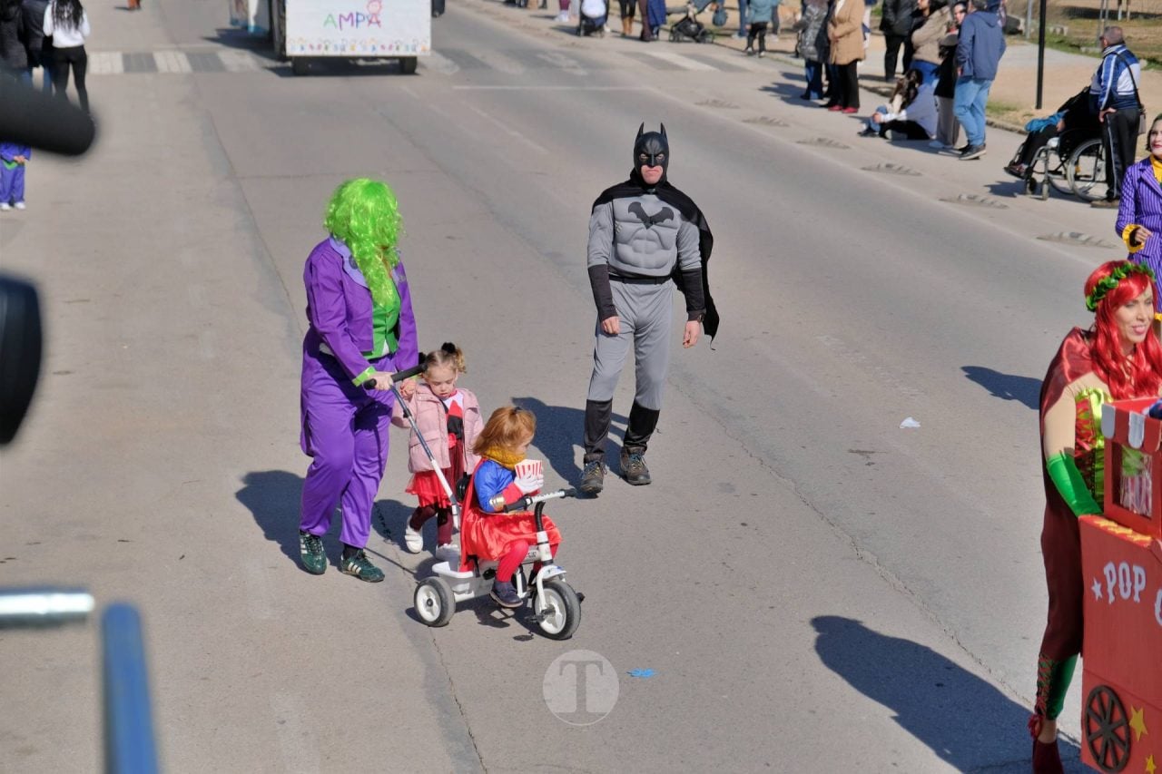 El Desfile Escolar llena de alegría y color las calles de Tomelloso