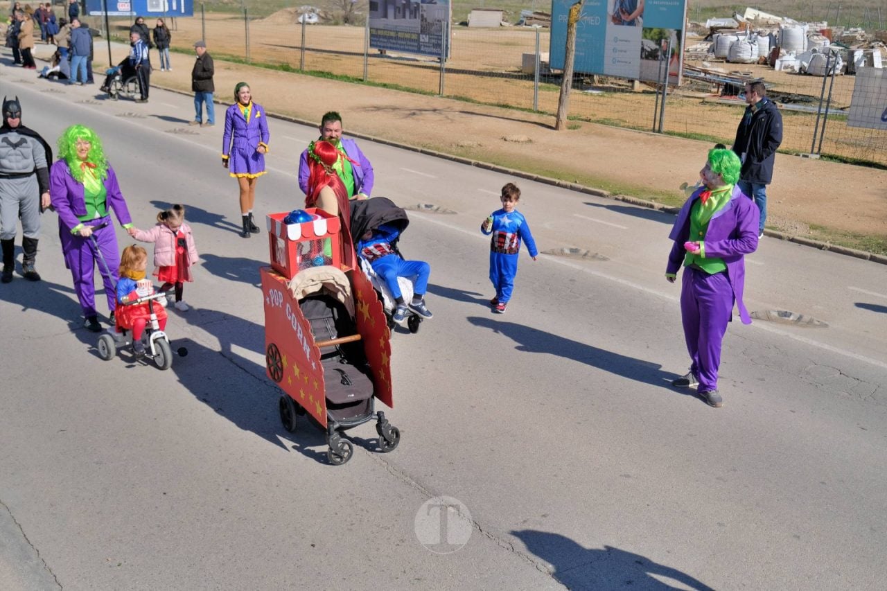 El Desfile Escolar llena de alegría y color las calles de Tomelloso