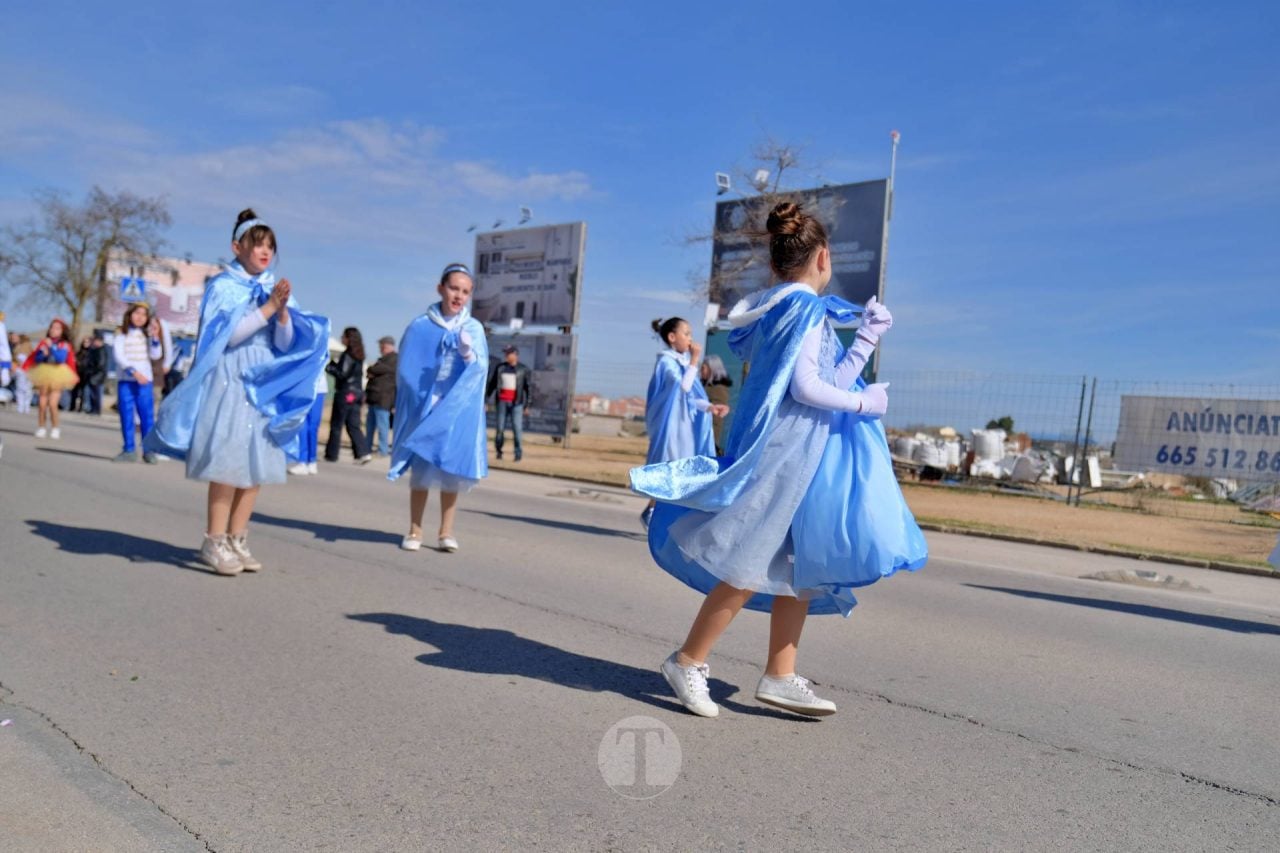 El Desfile Escolar llena de alegría y color las calles de Tomelloso