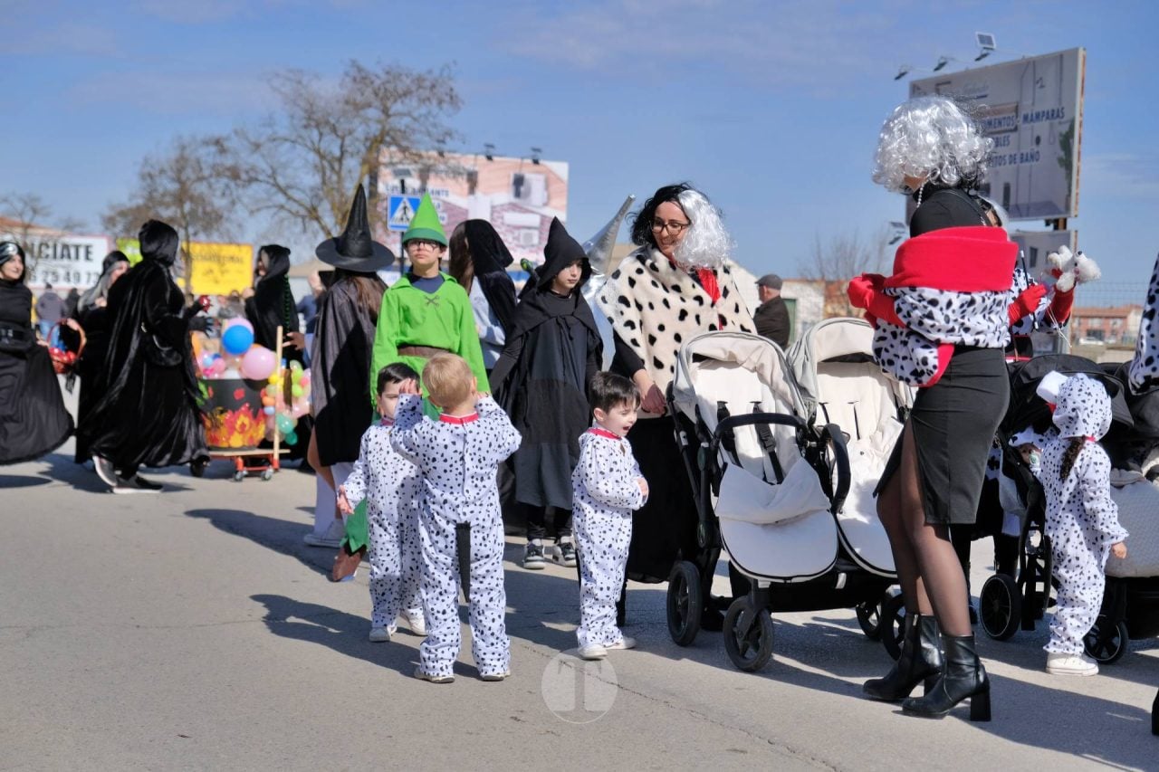 El Desfile Escolar llena de alegría y color las calles de Tomelloso